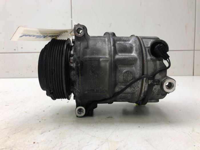Air conditioning pump from a Jaguar F-type 3.0 V6 24V 2019