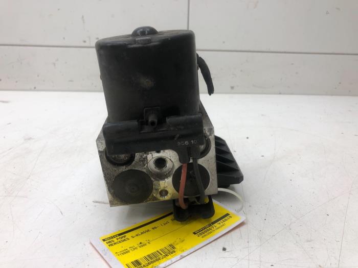 Używane Pompa ABS Mercedes S (W220) 5.0 S-500 V8 24V Cena € 82,95 Procedura marży oferowane przez Wessel Parts & Service B.V.