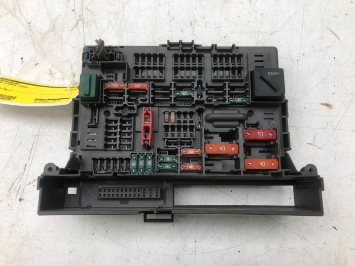 Fuse box from a BMW 3 serie (E90) 318d 16V 2010
