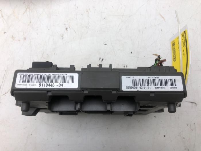 Fuse box from a BMW 3 serie (E90) 318d 16V 2010