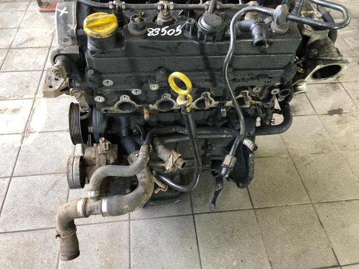 Engine from a Opel Zafira (M75) 1.7 CDTi 16V 2009