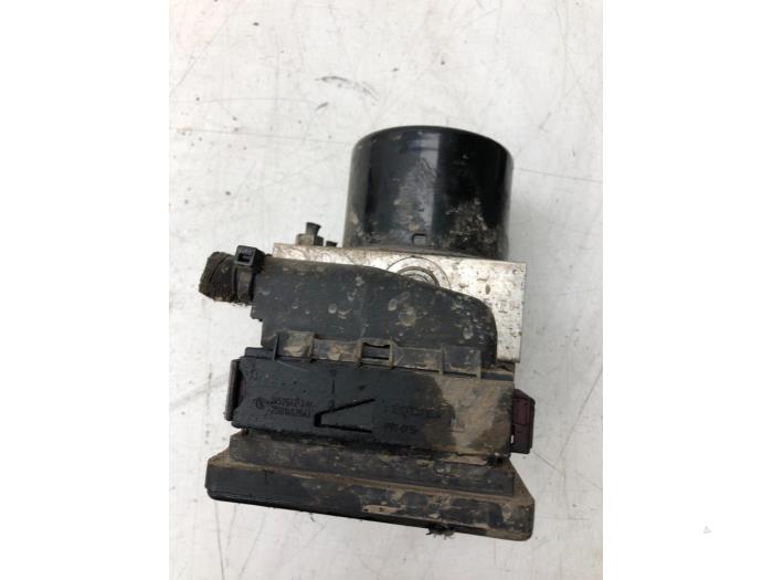 Begagnade ABS-pump Opel Zafira (M75) 1.7 CDTi 16V Pris € 82,95 Marginaltabell erbjuds av Wessel Parts & Service B.V.