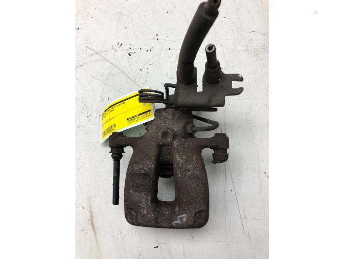 Gebrauchte Bremszange rechts hinten Volkswagen Caddy III (2KA,2KH,2CA,2CH) 2.0 SDI Preis € 26,25 Margenregelung angeboten von Wessel Parts & Service B.V.