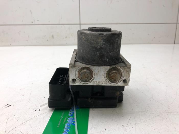 Usagé Pompe ABS Volkswagen Caddy III (2KA,2KH,2CA,2CH) 2.0 SDI Prix € 103,95 Règlement à la marge proposé par Wessel Parts & Service B.V.