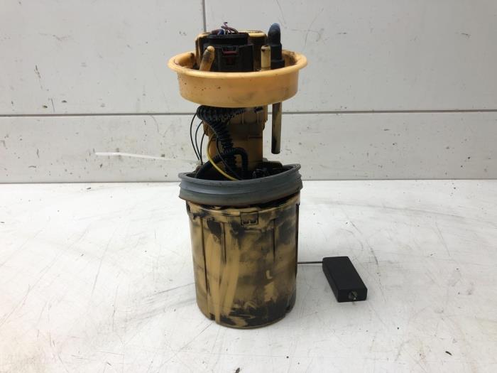 Usagé Pompe à carburant Volkswagen Caddy III (2KA,2KH,2CA,2CH) 2.0 SDI Prix € 51,45 Règlement à la marge proposé par Wessel Parts & Service B.V.