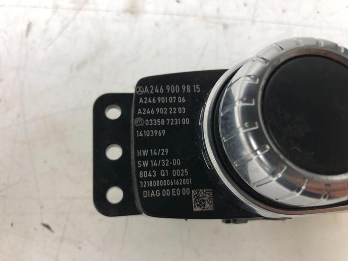 I-Drive knob from a Mercedes-Benz A (W176) 1.6 A-160 16V 2018
