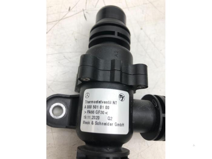 Używane Termostat Mercedes EQV 300 Cena € 61,95 Procedura marży oferowane przez Wessel Parts & Service B.V.