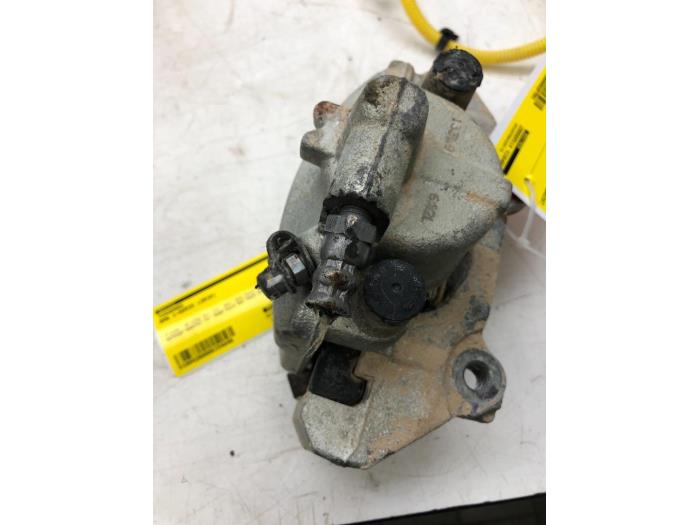 Gebrauchte Bremszange links vorne Opel Corsa E 1.4 16V ECOTEC LPG Preis € 42,00 Margenregelung angeboten von Wessel Parts & Service B.V.
