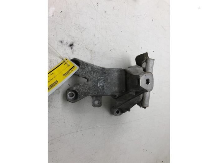 Usagé Support moteur Audi A4 Avant (B8) 2.0 TDI 16V Prix € 36,75 Règlement à la marge proposé par Wessel Parts & Service B.V.