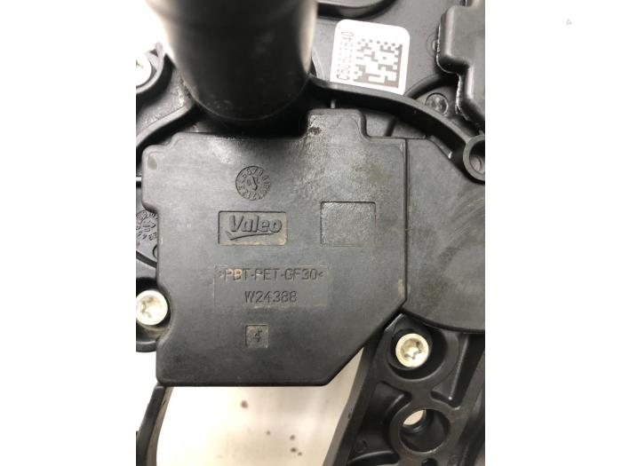Rear wiper motor from a Skoda Octavia Combi (NXAC) 1.0 TSI 12V 2021