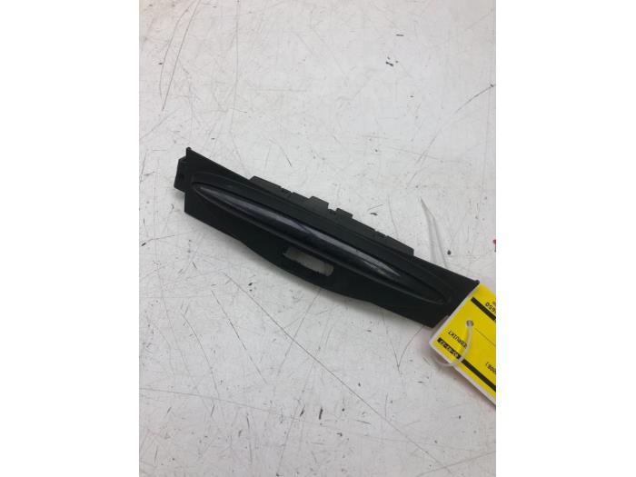 Begagnade PDC-panel Mercedes R (W251) 3.0 280 CDI 24V 4-Matic Pris € 26,25 Marginaltabell erbjuds av Wessel Parts & Service B.V.