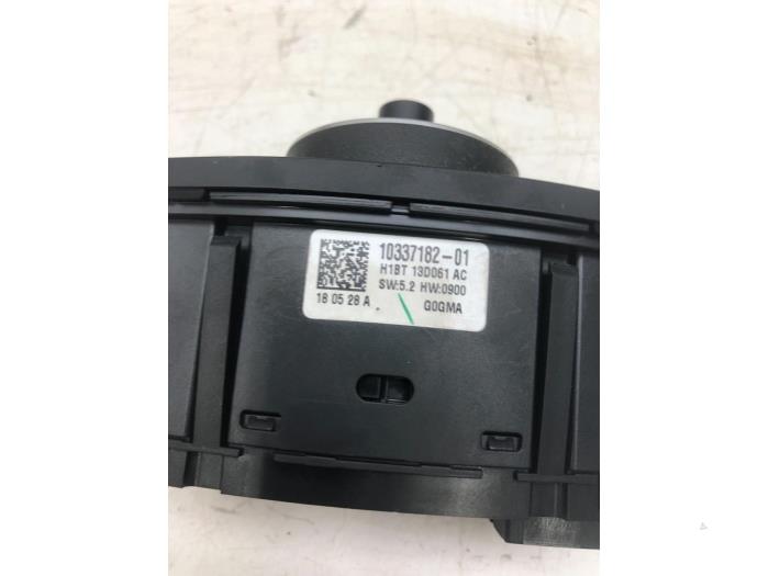Interruptor de luz de un Ford Fiesta 7 1.0 EcoBoost 12V 100 2018