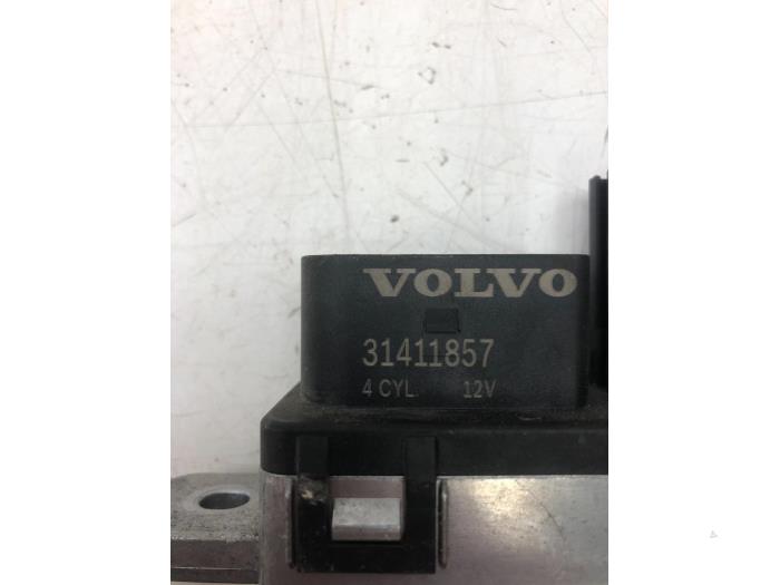 Relé de precalentamiento de un Volvo V60 I (FW/GW) 2.0 D4 16V 2015