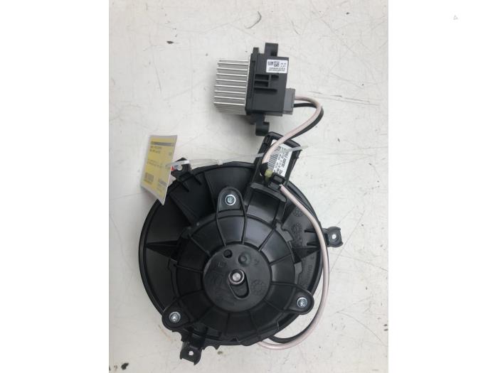 Motor de ventilador de calefactor de un Opel Astra K Sports Tourer 1.2 Turbo 12V 2019