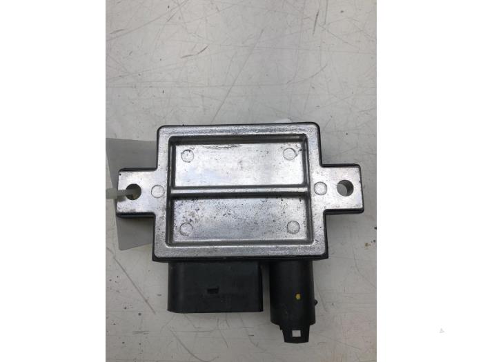 Używane Przekaznik BMW 3 serie (E90) 320d 16V Edition Fleet Cena € 36,75 Procedura marży oferowane przez Wessel Parts & Service B.V.