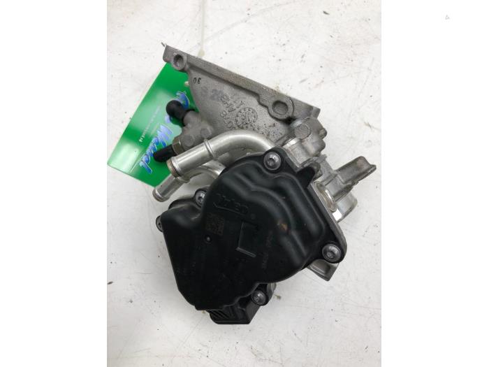 Usagé Boitier papillon Skoda Superb (3V3) 2.0 TDI Prix € 72,45 Règlement à la marge proposé par Wessel Parts & Service B.V.