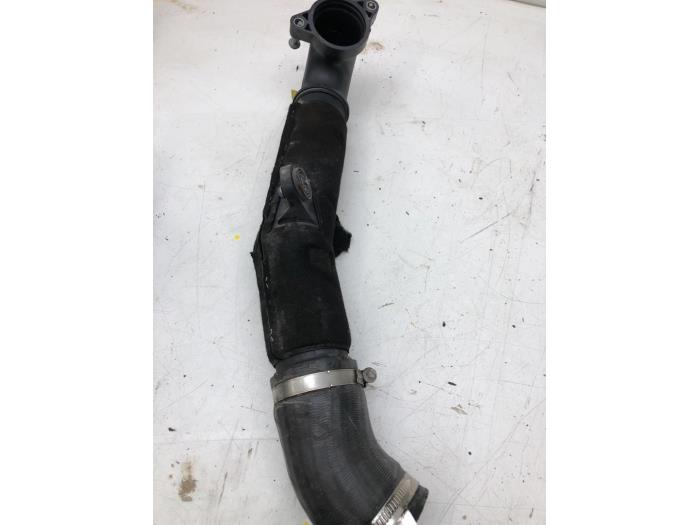 Usagé Tube intercooler Skoda Superb (3V3) 2.0 TDI Prix € 51,45 Règlement à la marge proposé par Wessel Parts & Service B.V.