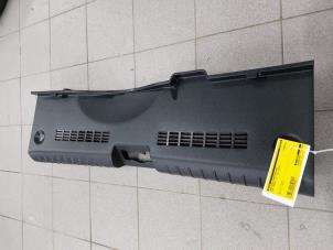 Używane Tapicerka bagaznika Kia Stonic (YB) 1.0i T-GDi 12V Cena € 79,00 Procedura marży oferowane przez Autobedrijf G.H. Wessel B.V.