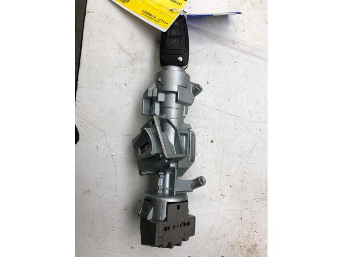 Begagnade Fjärrkontrollset Ford C-Max (DXA) 1.0 Ti-VCT EcoBoost 12V 125 Pris på förfrågan erbjuds av Wessel Parts & Service B.V.
