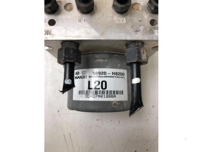 Pompe ABS d'un Kia Rio IV (YB) 1.2 MPI 16V 2019