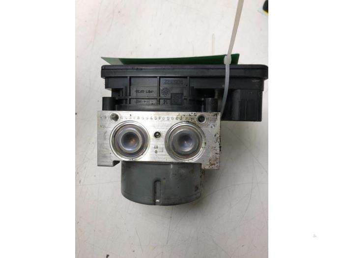 Begagnade ABS-pump Skoda Superb (3V3) 2.0 TDI Pris € 236,25 Marginaltabell erbjuds av Wessel Parts & Service B.V.