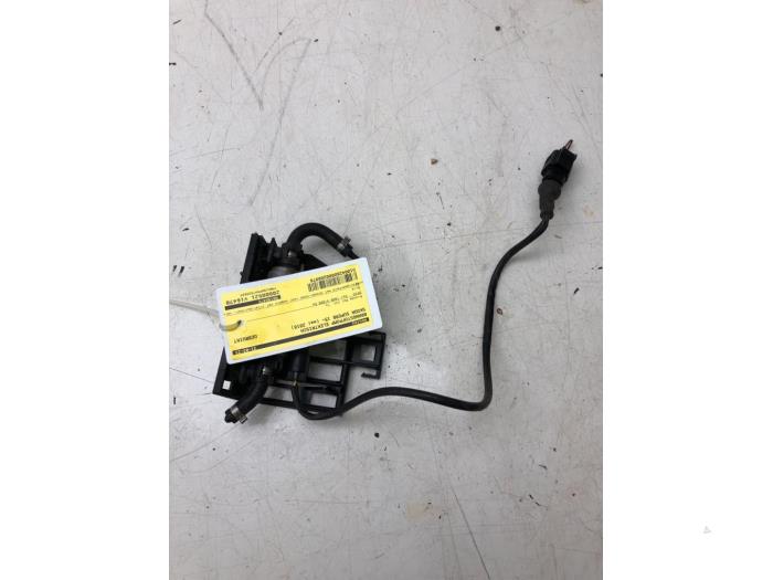 Usagé Pompe à carburant Skoda Superb (3V3) 2.0 TDI Prix € 103,95 Règlement à la marge proposé par Wessel Parts & Service B.V.