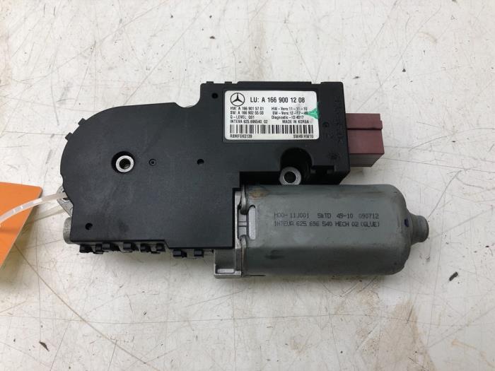 Używane Silnik szyberdachu Mercedes ML III (166) 3.0 ML-350 BlueTEC V6 24V 4-Matic Cena € 131,25 Procedura marży oferowane przez Wessel Parts & Service B.V.