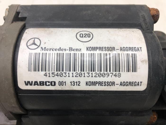 Pompe à air (suspension) d'un Mercedes-Benz E Combi (S211) 3.0 E-280 CDI V6 24V 2005