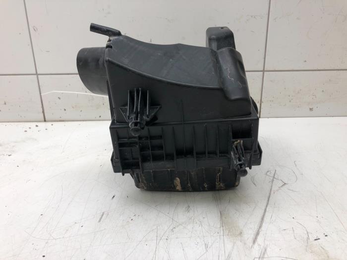 Begagnade Luftfilterhus Opel Corsa E 1.4 16V Pris € 103,95 Marginaltabell erbjuds av Wessel Parts & Service B.V.