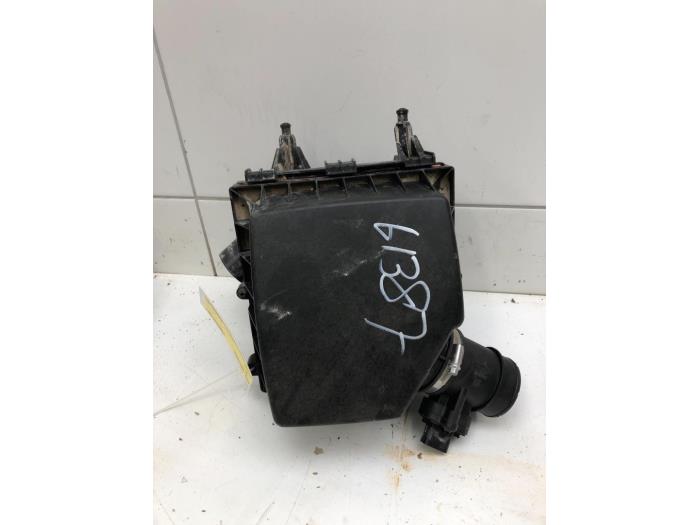 Begagnade Luftfilterhus Opel Corsa E 1.4 16V Pris € 103,95 Marginaltabell erbjuds av Wessel Parts & Service B.V.