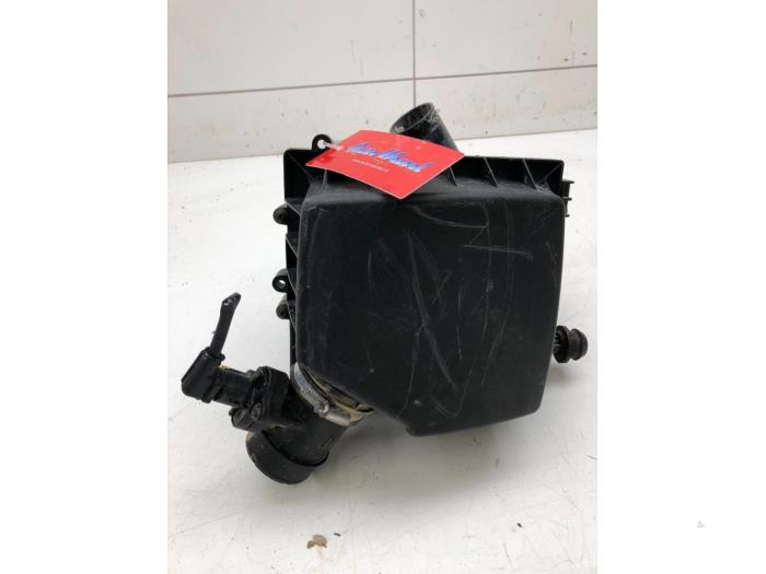 Begagnade Luftfilterhus Opel Corsa E 1.4 16V Pris € 103,95 Marginaltabell erbjuds av Wessel Parts & Service B.V.