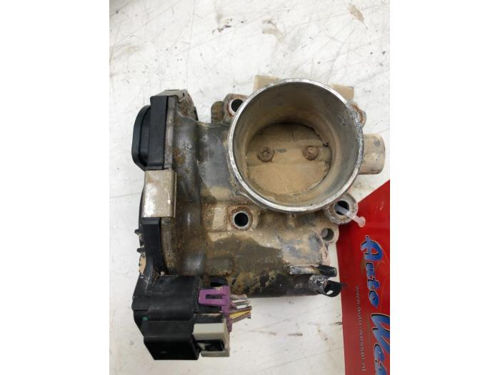 Usagé Boitier papillon Opel Corsa E 1.4 16V Prix € 40,95 Règlement à la marge proposé par Wessel Parts & Service B.V.