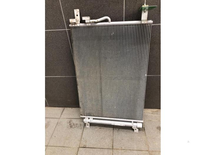 Usagé Radiateur clim Skoda Octavia Combi (NXAC) 1.0 TSI 12V Prix € 131,25 Règlement à la marge proposé par Wessel Parts & Service B.V.