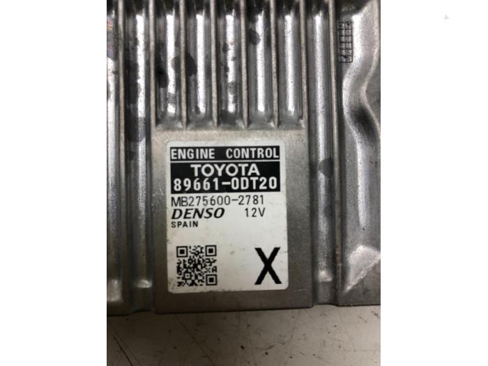 Ordenador de gestión de motor de un Toyota Yaris III (P13) 1.5 16V Hybrid 2016