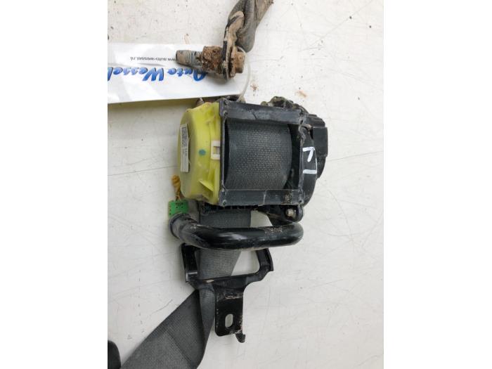 Seatbelt tensioner, left from a Kia Ceed (CDB5/CDBB) 1.4i 16V 2019
