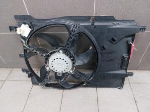Usagé Ventilateur moteur Opel Corsa E 1.4 16V Prix € 99,00 Règlement à la marge proposé par Autobedrijf G.H. Wessel B.V.