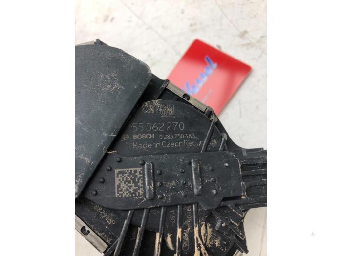 Usagé Boitier papillon Opel Corsa E 1.4 16V Prix € 40,95 Règlement à la marge proposé par Wessel Parts & Service B.V.