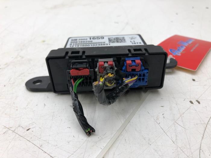 Begagnade PDC-modul Opel Corsa E 1.4 16V Pris € 51,45 Marginaltabell erbjuds av Wessel Parts & Service B.V.
