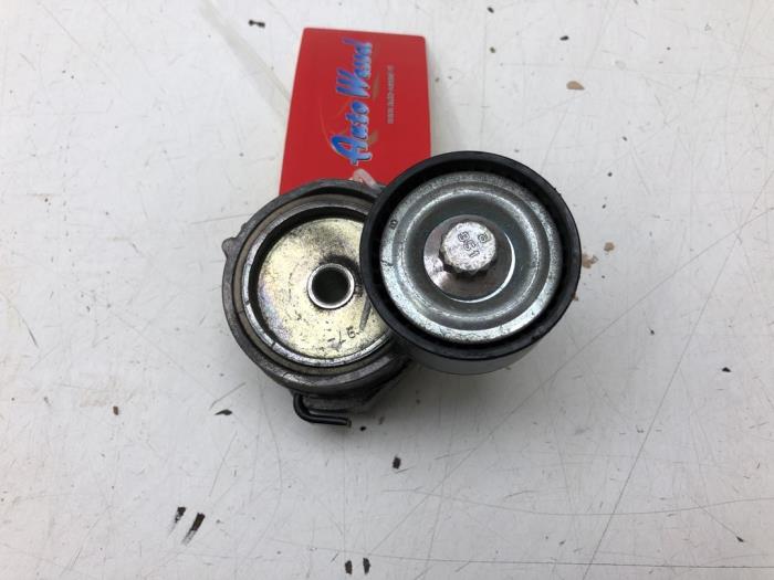 Usados Rodillo tensor correa múltiple Opel Crossland (X) 1.2 Turbo 12V Precio € 30,45 Norma de margen ofrecido por Wessel Parts & Service B.V.