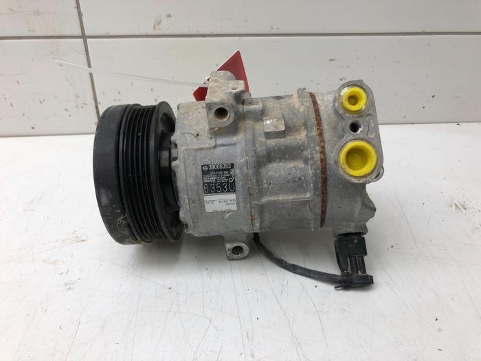 Usagé Compresseur de clim Opel Corsa E 1.4 16V Prix € 72,45 Règlement à la marge proposé par Wessel Parts & Service B.V.