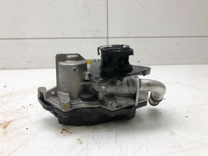 EGR valve from a Seat Leon ST (5FF) 2.0 TDI 16V 2018