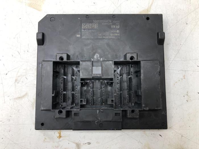 Używane Sterownik Body Control Audi Q2 (GAB/GAG) 1.4 TFSI 16V Cena € 93,45 Procedura marży oferowane przez Wessel Parts & Service B.V.