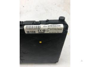 Usados Caja de fusibles Renault Scénic II (JM) 1.6 16V Precio € 59,00 Norma de margen ofrecido por Autobedrijf G.H. Wessel B.V.