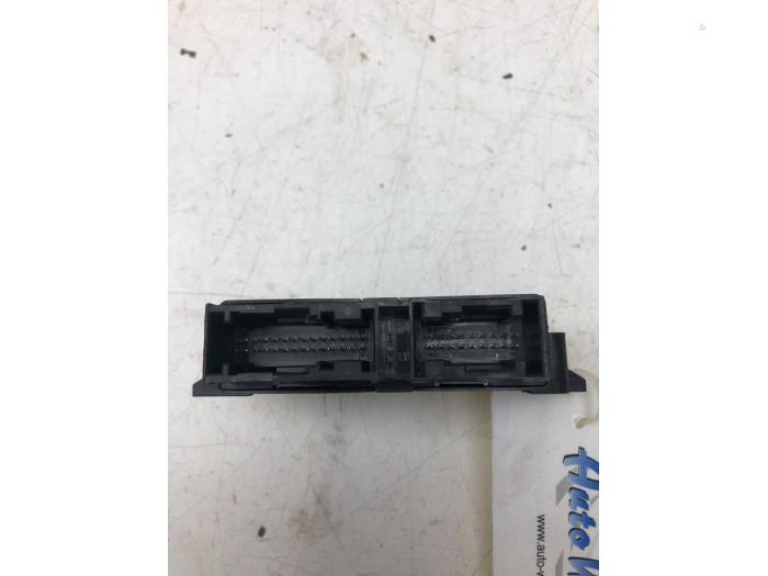 PDC Module from a Land Rover Range Rover Evoque (LVJ/LVS) 2.2 eD4 16V 5-drs. 2015