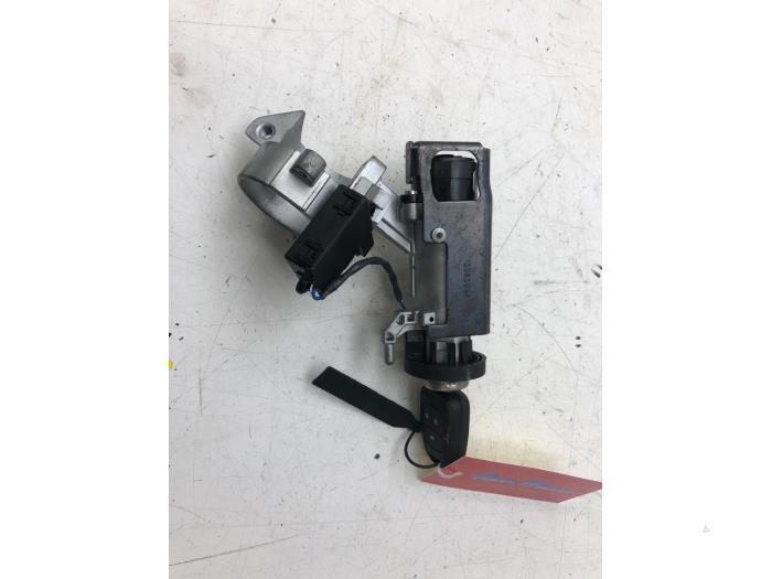 Begagnade Fjärrkontrollset Opel Astra J (PD5/PE5) 1.4 16V ecoFLEX Pris € 51,45 Marginaltabell erbjuds av Wessel Parts & Service B.V.