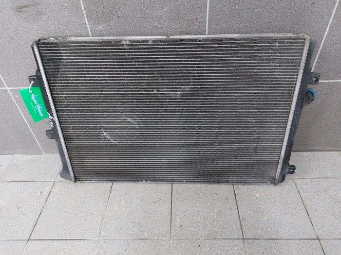 Used Radiator Volkswagen Passat Variant (3C5) 2.0 TDI 16V 170 Price € 61,95 Margin scheme offered by Wessel Parts & Service B.V.