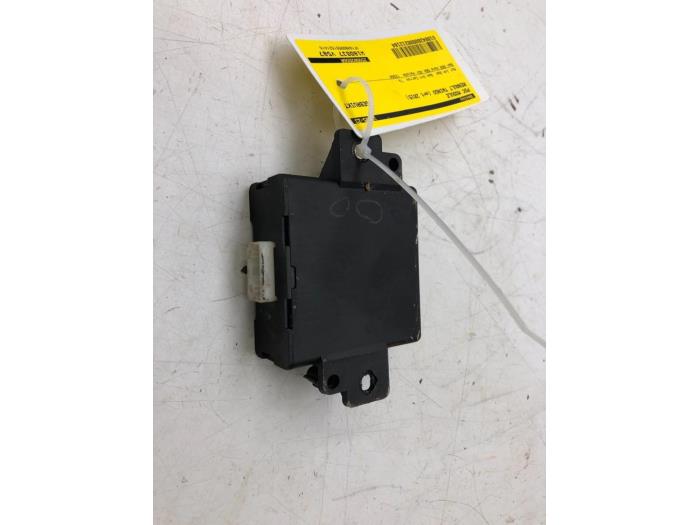 Usados Módulo PDC Renault Twingo III (AH) 1.0 SCe 70 12V Precio € 40,95 Norma de margen ofrecido por Wessel Parts & Service B.V.