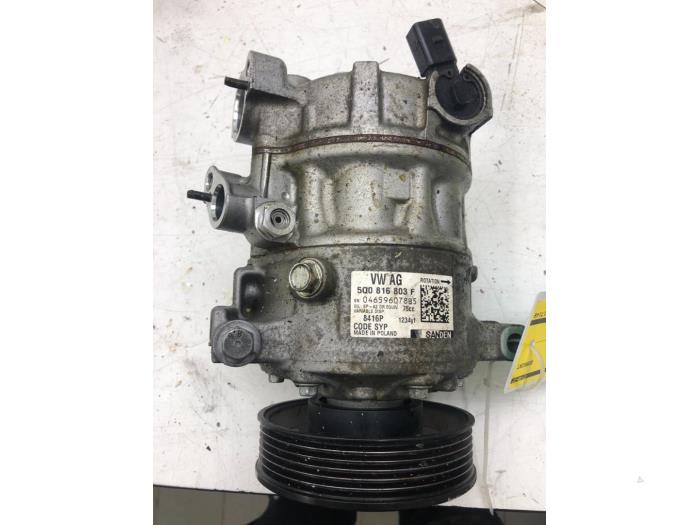Usagé Compresseur de clim Skoda Fabia III Combi (NJ5) 1.0 TSI 12V Prix € 156,45 Règlement à la marge proposé par Wessel Parts & Service B.V.