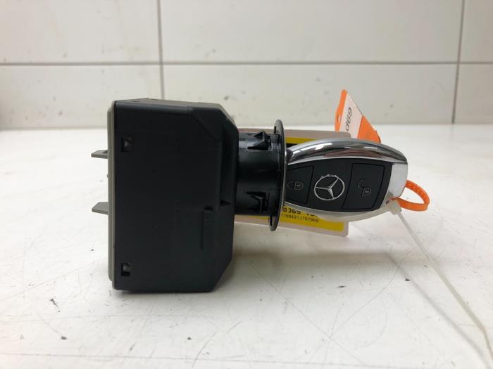 Begagnade Fjärrkontrollset Mercedes A (W176) 1.6 A-160 16V Pris € 93,45 Marginaltabell erbjuds av Wessel Parts & Service B.V.