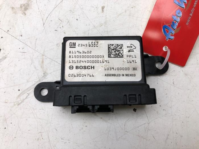 Usados Módulo PDC Opel Corsa E 1.3 CDTi 16V ecoFLEX Precio € 40,95 Norma de margen ofrecido por Wessel Parts & Service B.V.
